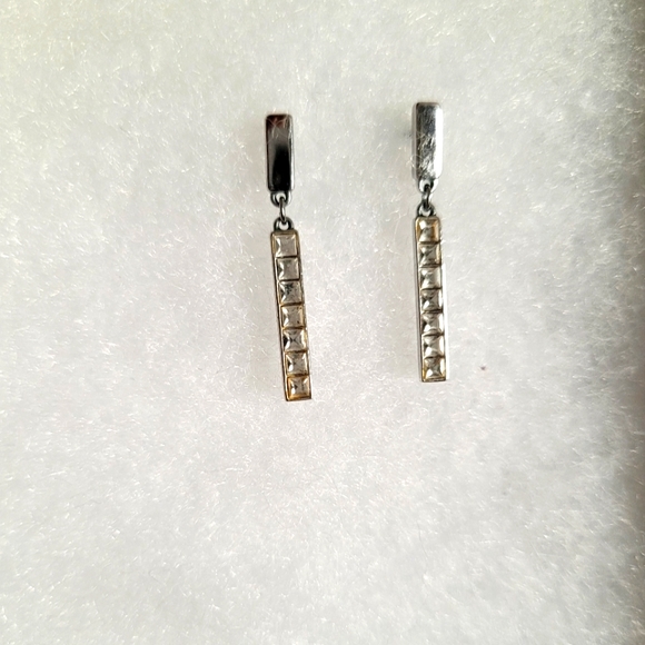 Swarovski crystal bar earing - Picture 3 of 3